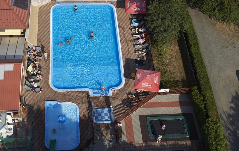 Camping Oase Praha - Luftfoto af den udendørs pool